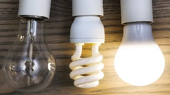 LED-Glühlampen Drei verschiedene LED-Glühbirnen